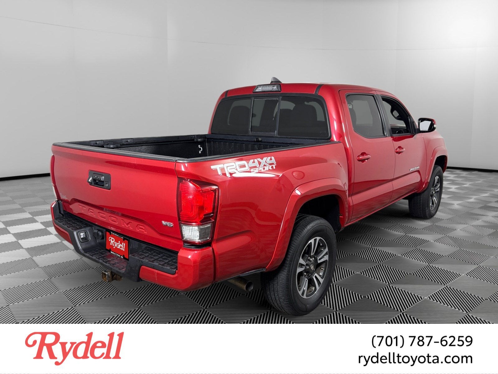 2016 Toyota Tacoma — detail view
