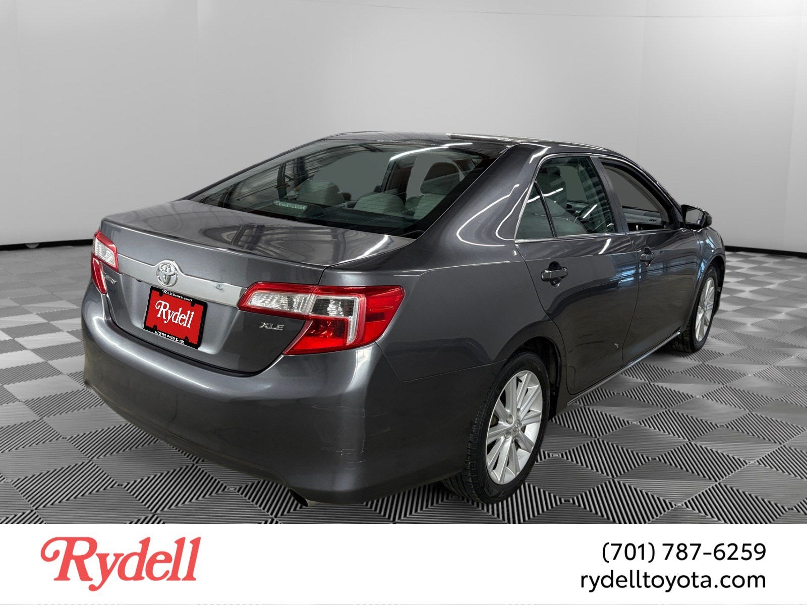 2014 Toyota Camry — detail view