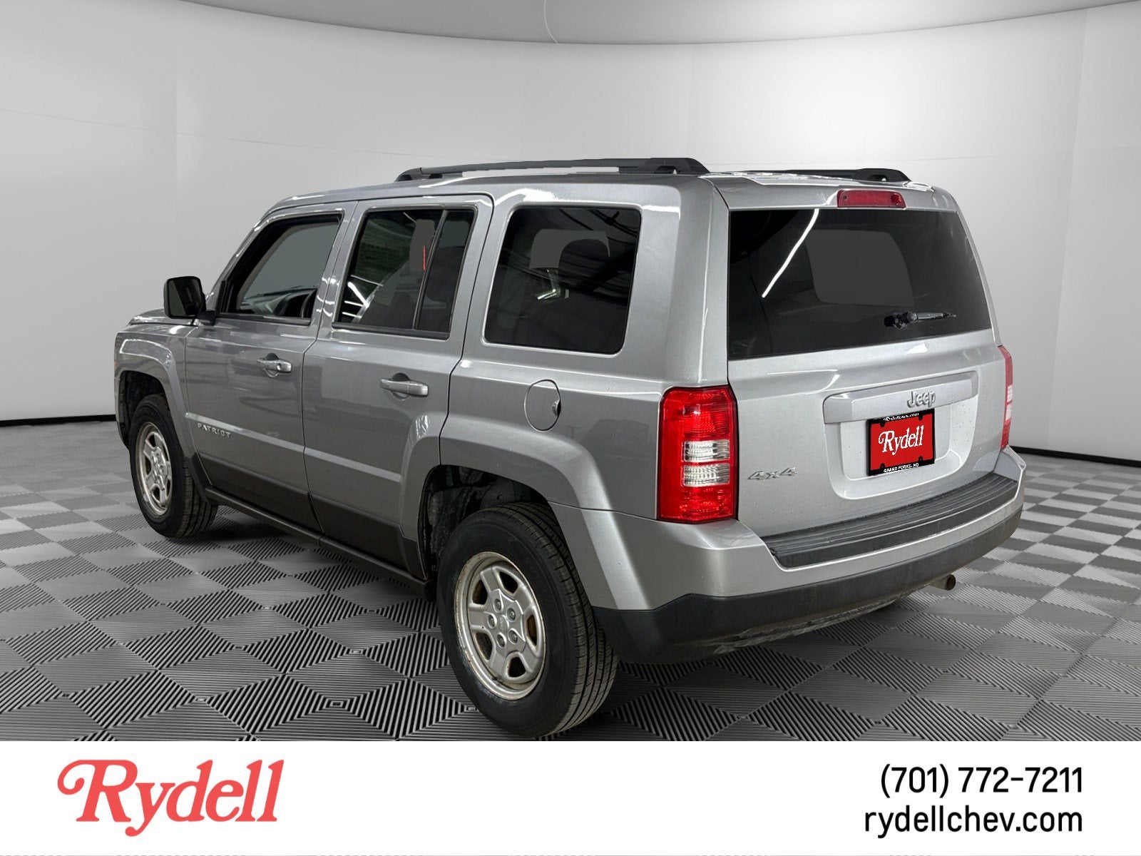 2015 Jeep Patriot — rear three-quarter view