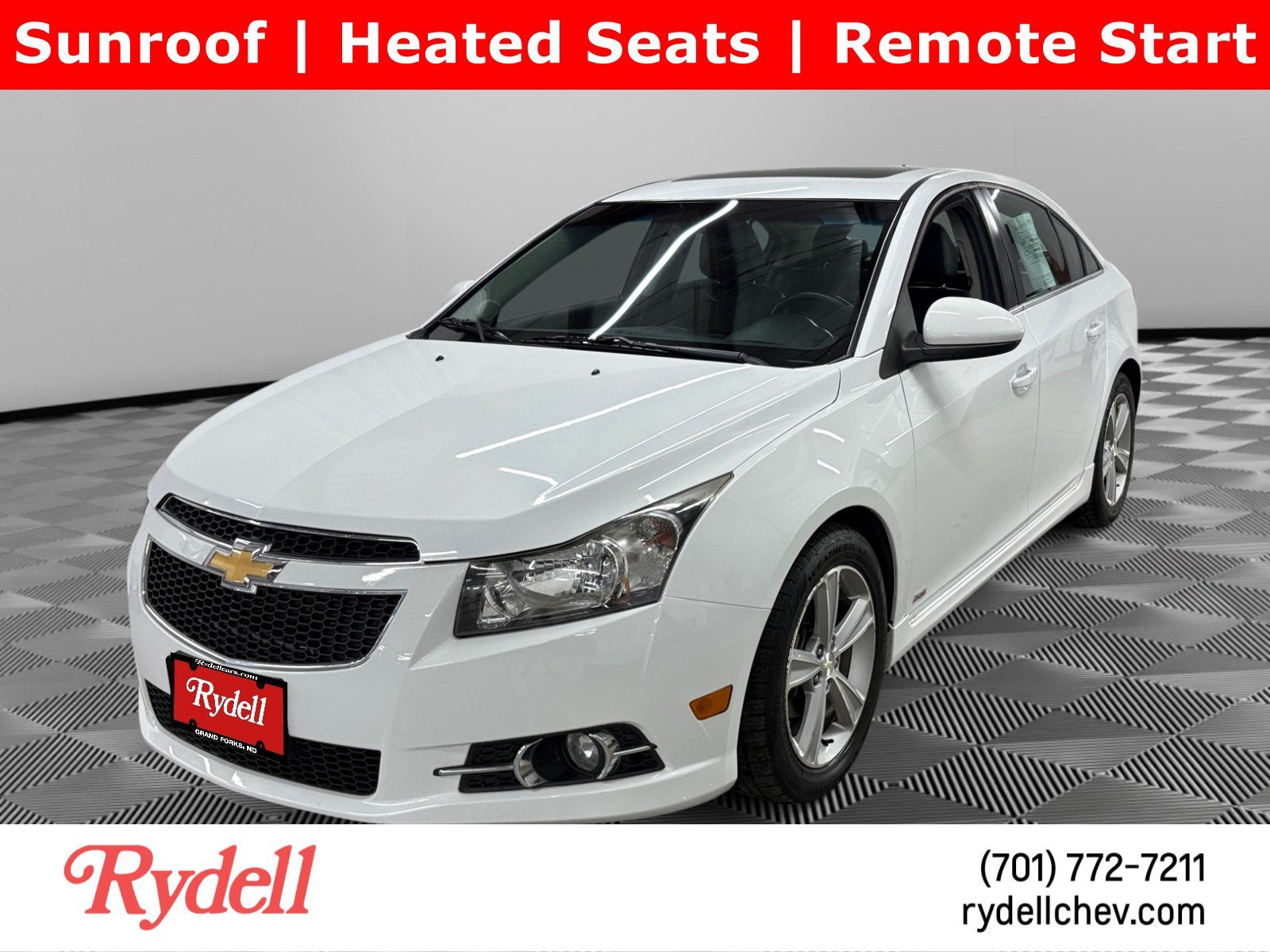 2014 Chevrolet Cruze 2LT in Summit White — front three-quarter view