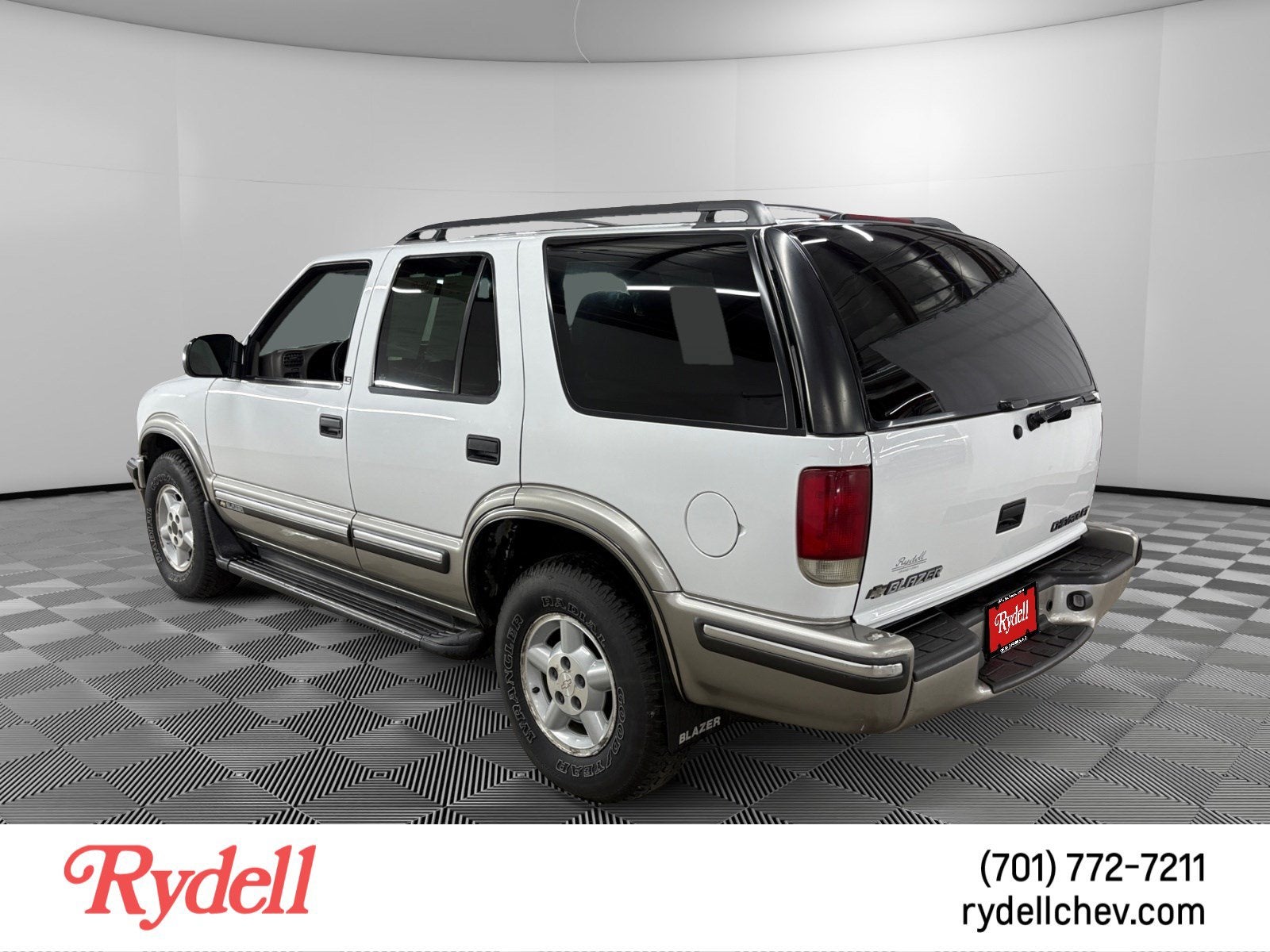1999 Chevrolet Blazer — rear three-quarter view
