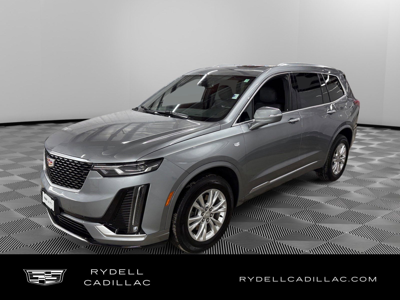2024 Cadillac XT6 Luxury in Argent Silver Metallic — front three-quarter view