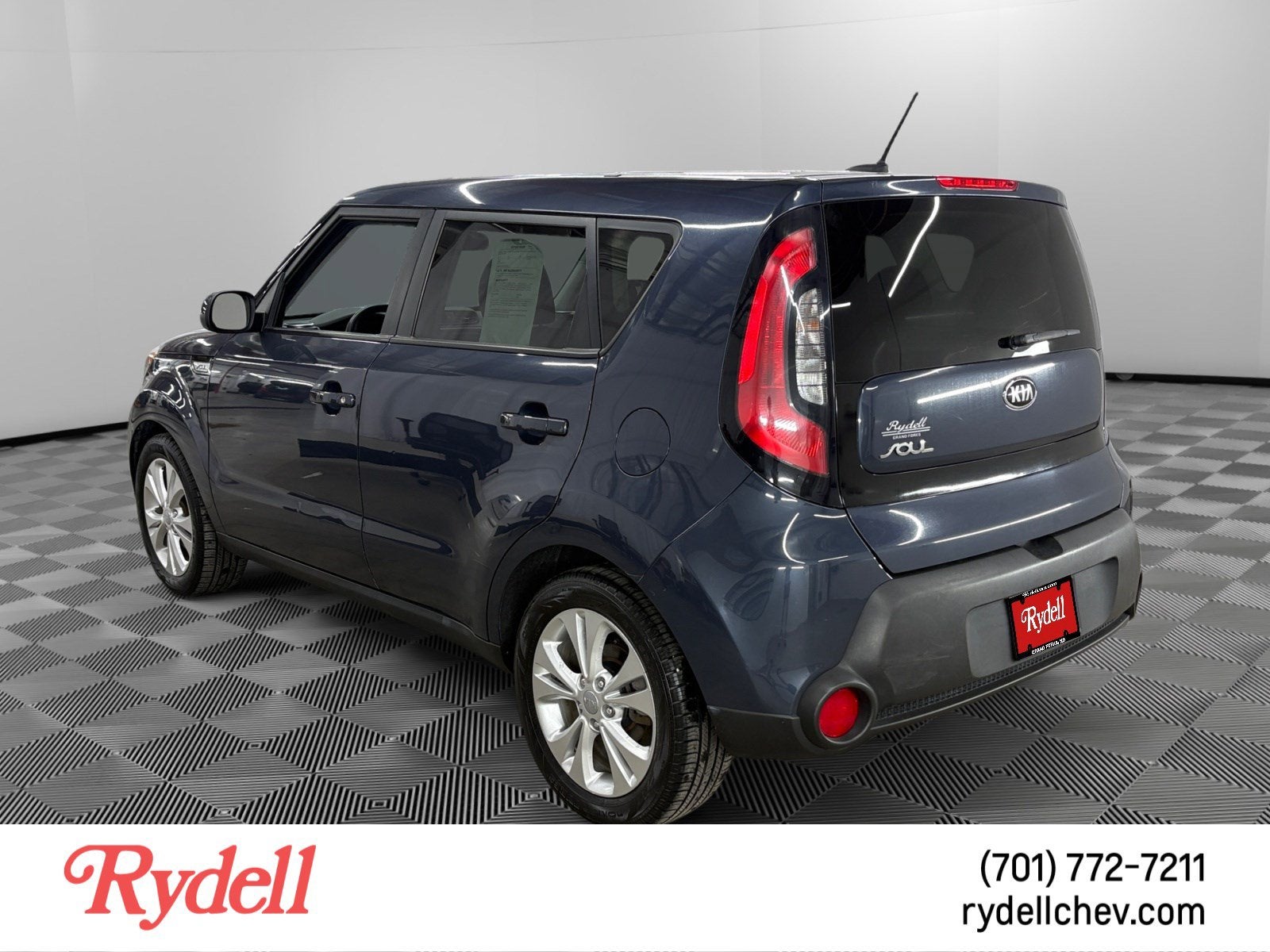 2015 Kia Soul — rear three-quarter view