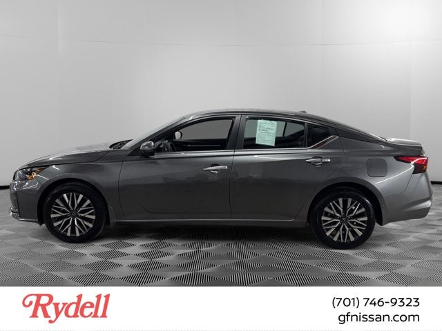 2023 Nissan Altima — side profile view